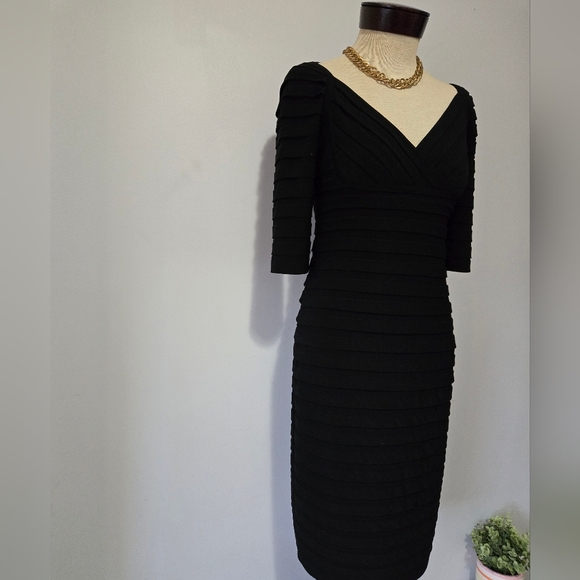 ADRIANNA PAPELL ruched black vneck midi dress with half sleeves. Size 4 - Picture 3 of 11